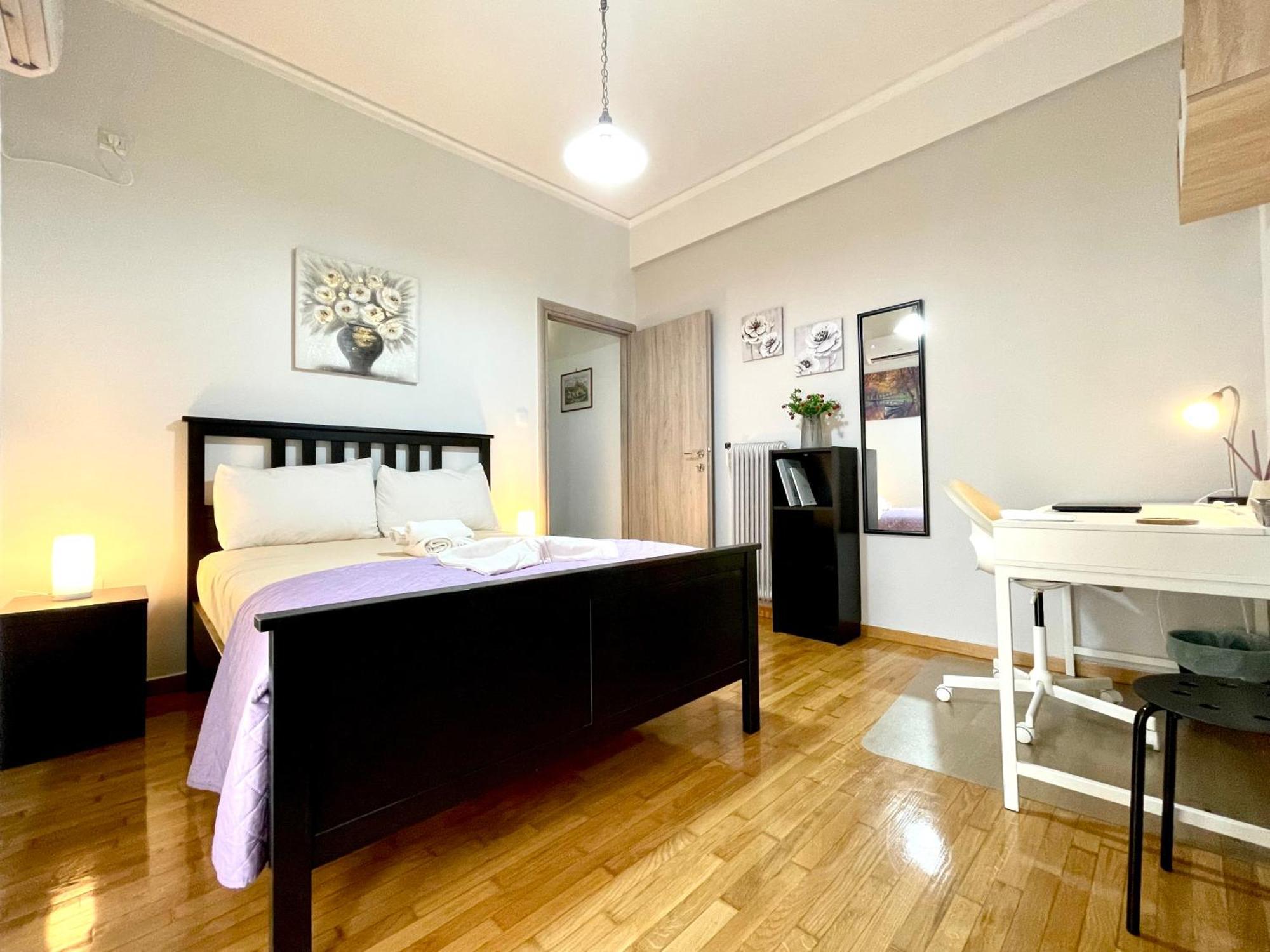 Modern & Quiet 4th Floor Flat - 3' From Metro Atene